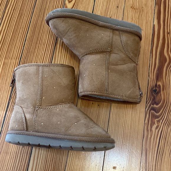 Baby Gap “Ugg” boots - Picture 2 of 5